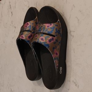Oofos sandal 8
